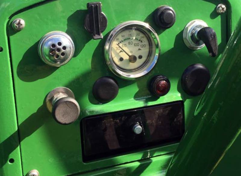 Lanz tractor dashbord met gloeispiraal temperatuurmeter startknop 
